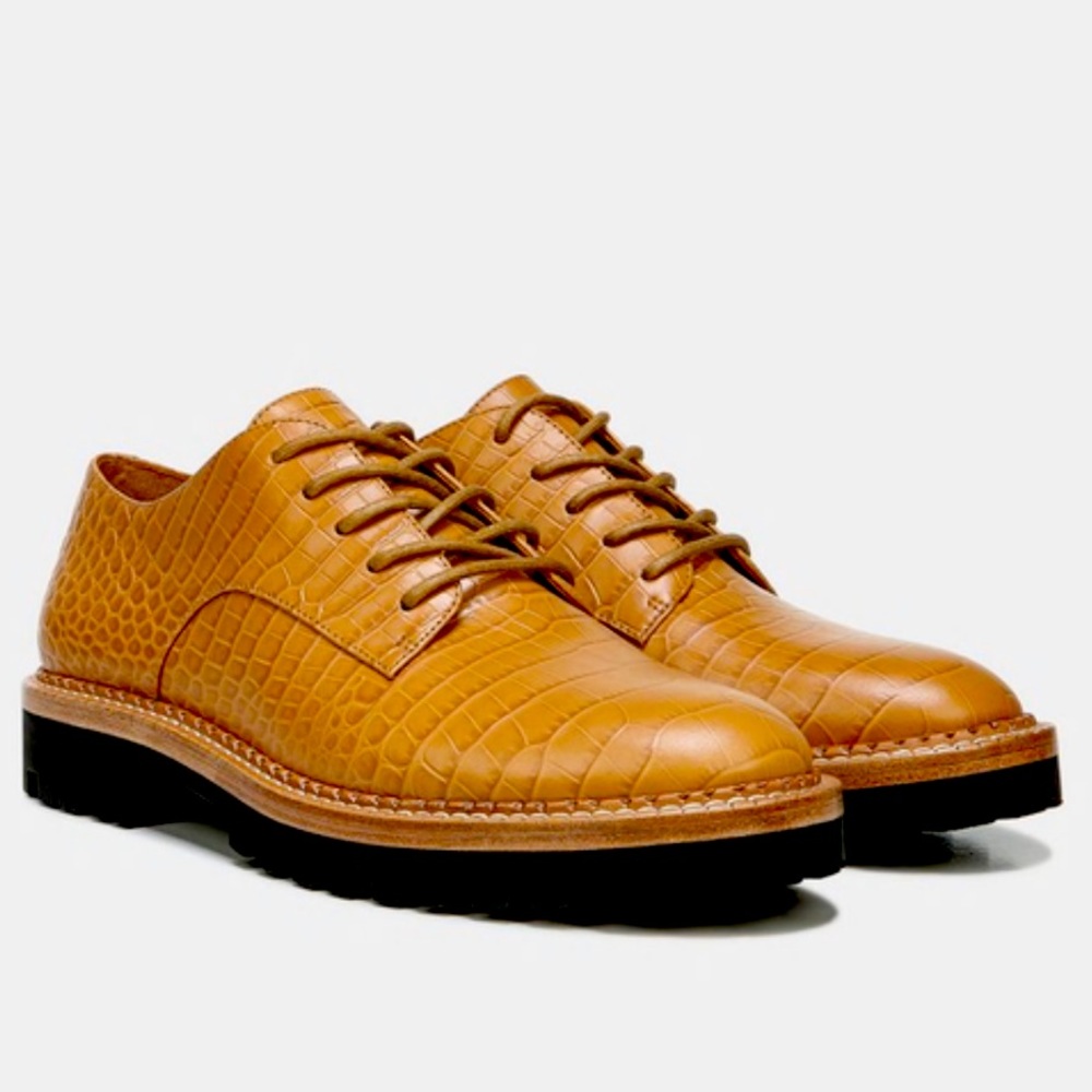 Vince Croc Camilla Lug Brogue Leather Camel Loafers in size 6